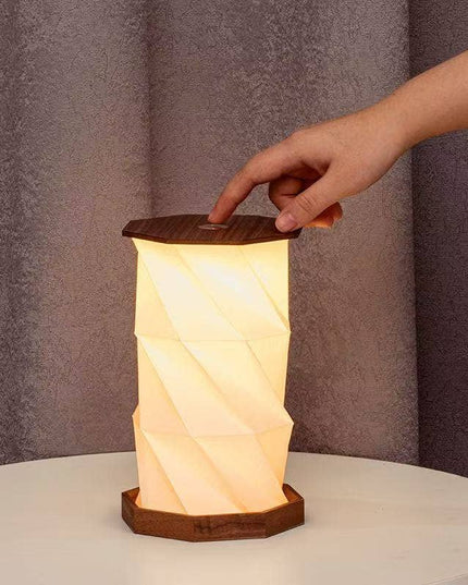 Lampe hexagonale Twist: Noyer massif