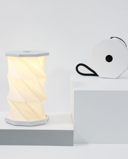 Mini lampe torsadée hexagonale en Noyer