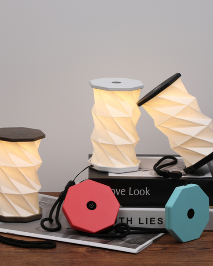 Mini lampe torsadée hexagonale en Noyer
