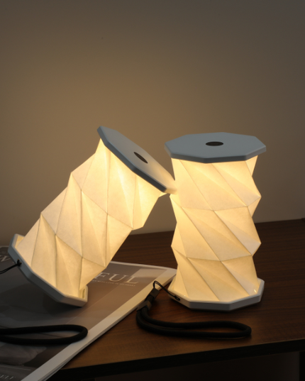 Mini lampe torsadée hexagonale en Noyer