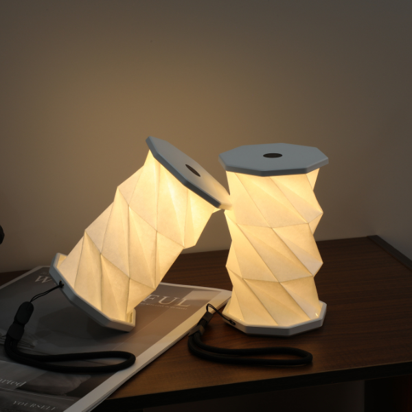 Mini lampe torsadée hexagonale en Noyer