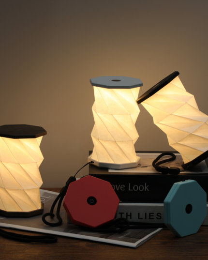 Mini lampe torsadée hexagonale en Noyer