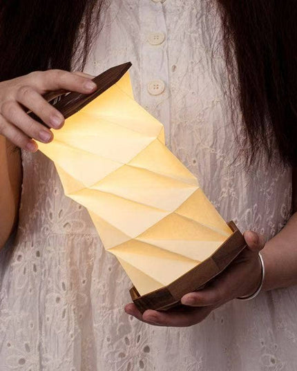 Lampe hexagonale Twist: Noyer massif