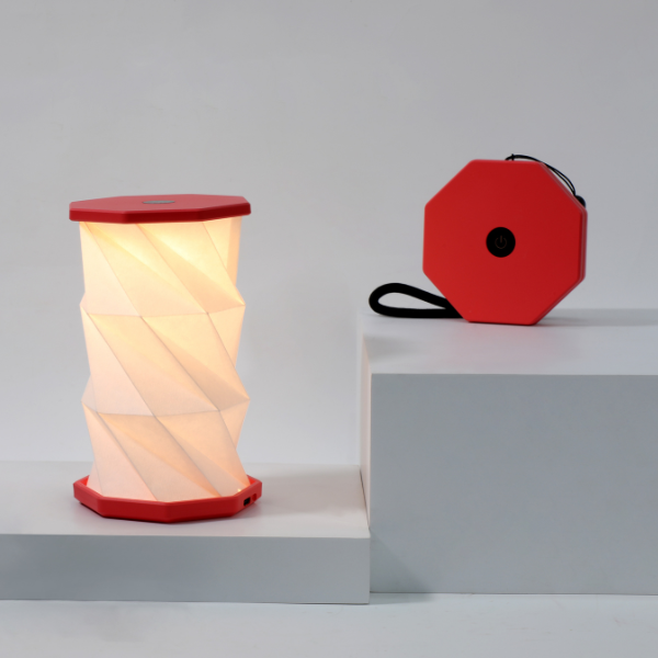 Mini lampe torsadée hexagonale en Noyer