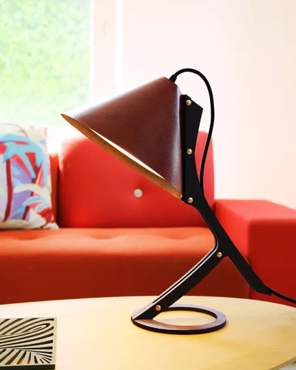 Lampe à poser Silence en cuir marron bois noir