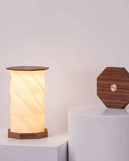 Lampe hexagonale Twist: Noyer massif