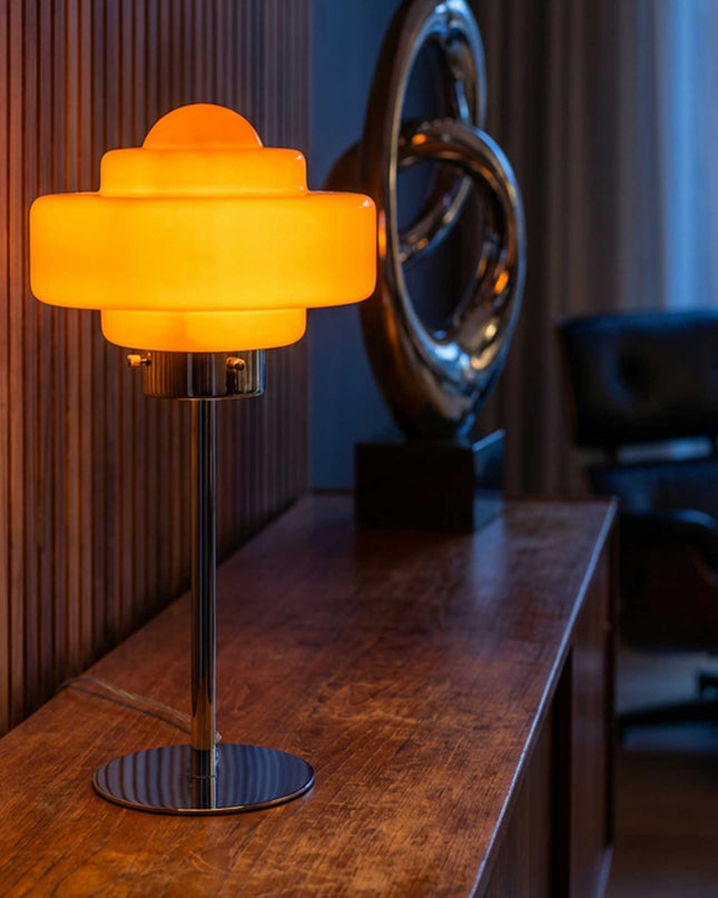 Lampe à poser en verre coloré et métal chromé Zéni: Orange