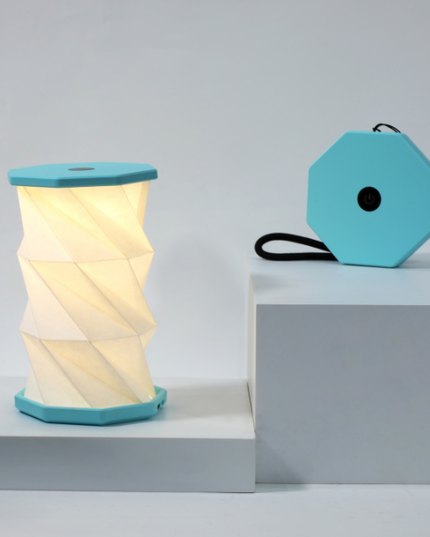 Mini lampe torsadée hexagonale en Noyer