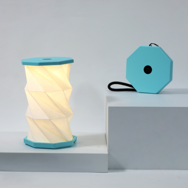 Mini lampe torsadée hexagonale en Noyer