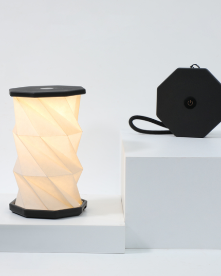Mini lampe torsadée hexagonale en Noyer