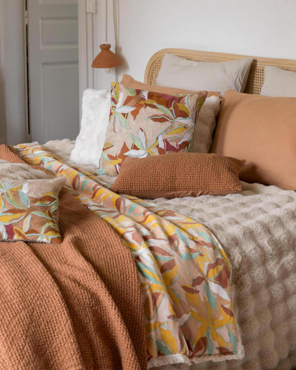 Coussin brodé floral