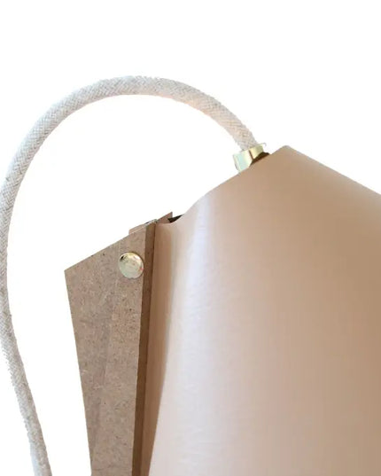 Lampe à poser Silence en cuir beige bois brut